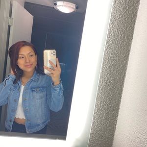 Meet your Posher, Adilene